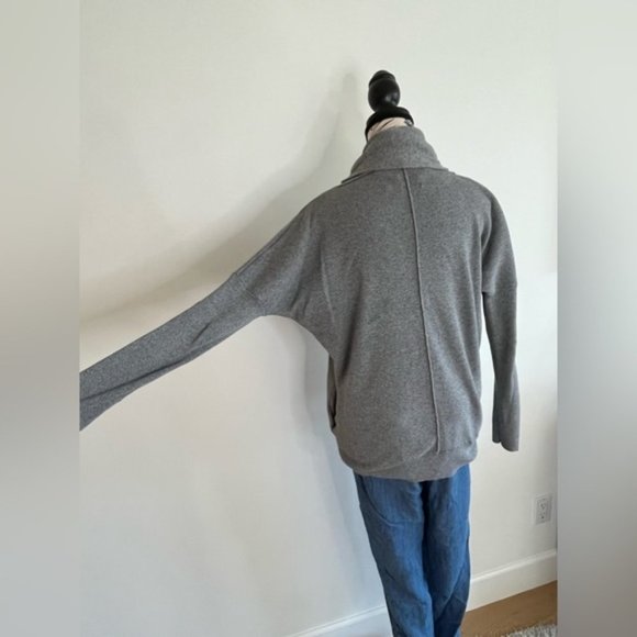 Monk & Lou diagonal zip sweater, size medium (0120) - Picture 8 of 10